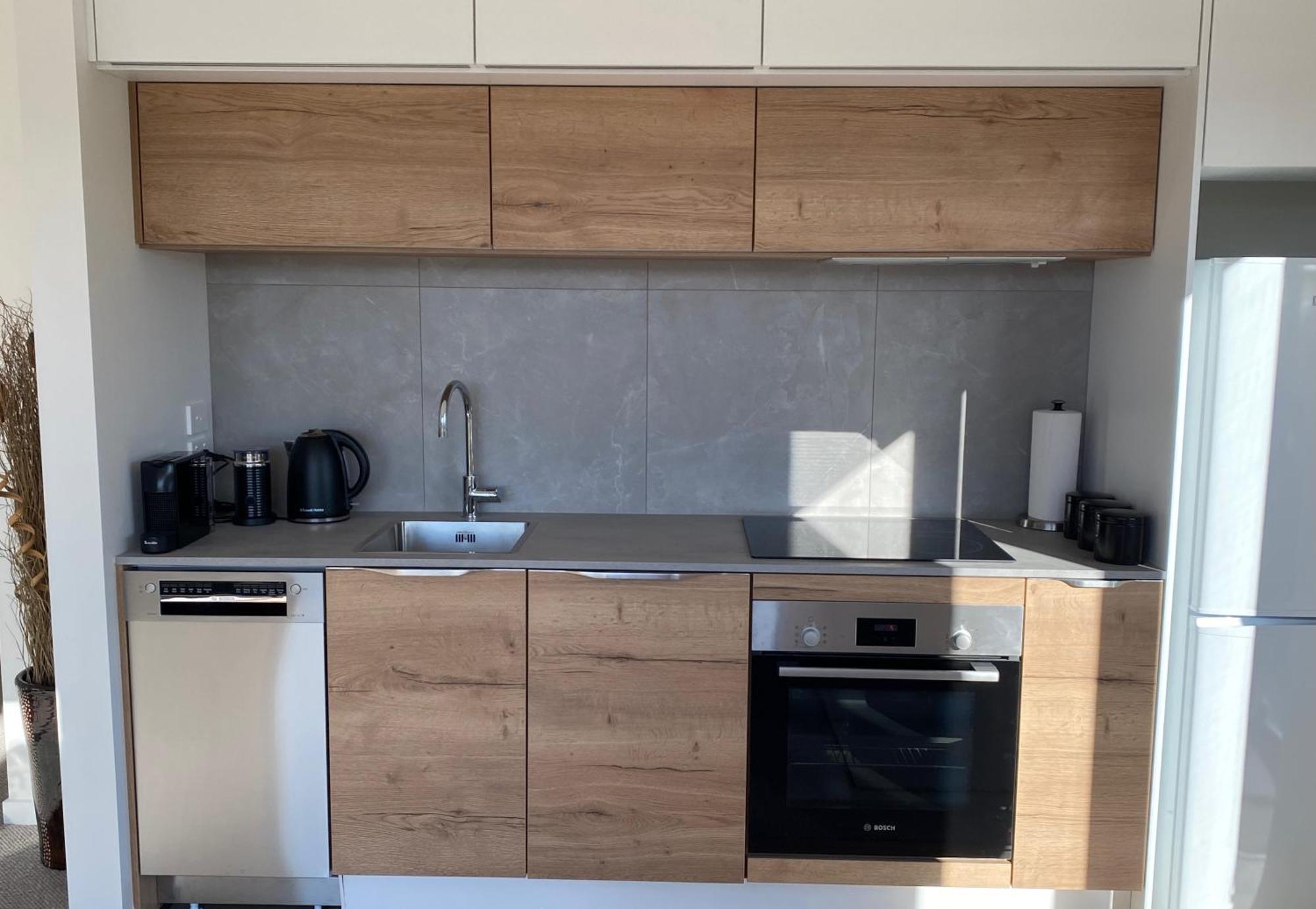 Lake Views - New Apartment With Room To Relax Wanaka Exterior foto